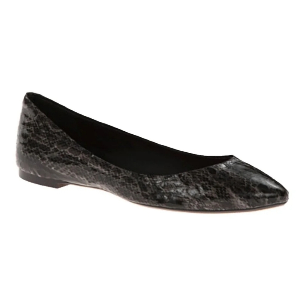 EUC MIA Edie Women size 10 T0101 Black Snake Print